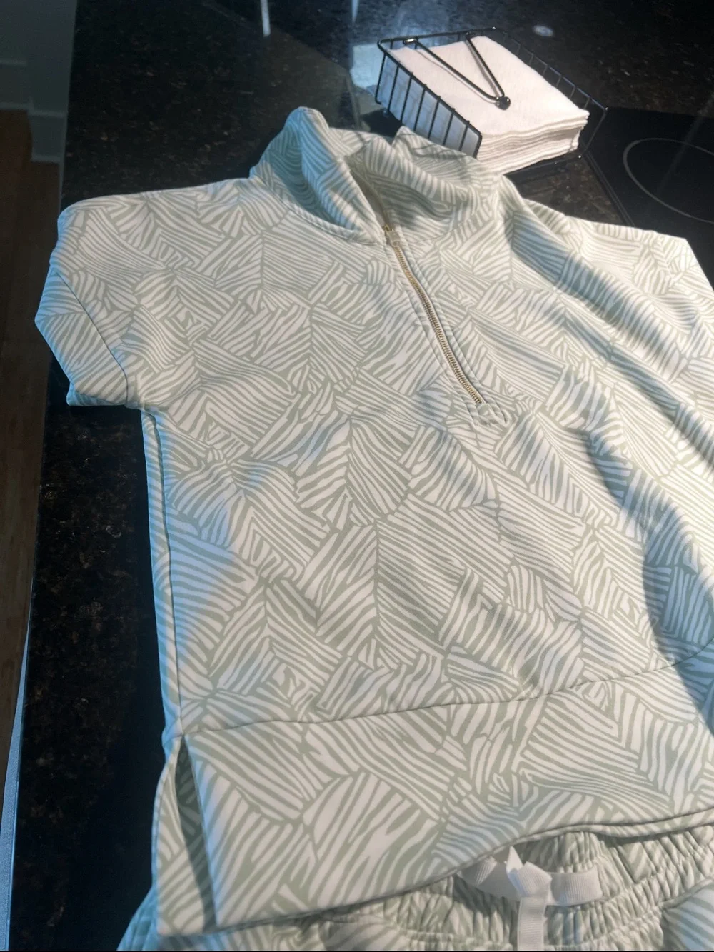 BNWT Tommy Bahama Palm Voyage Set- Porto Fronds Half-Zip Top and Shorts sz small